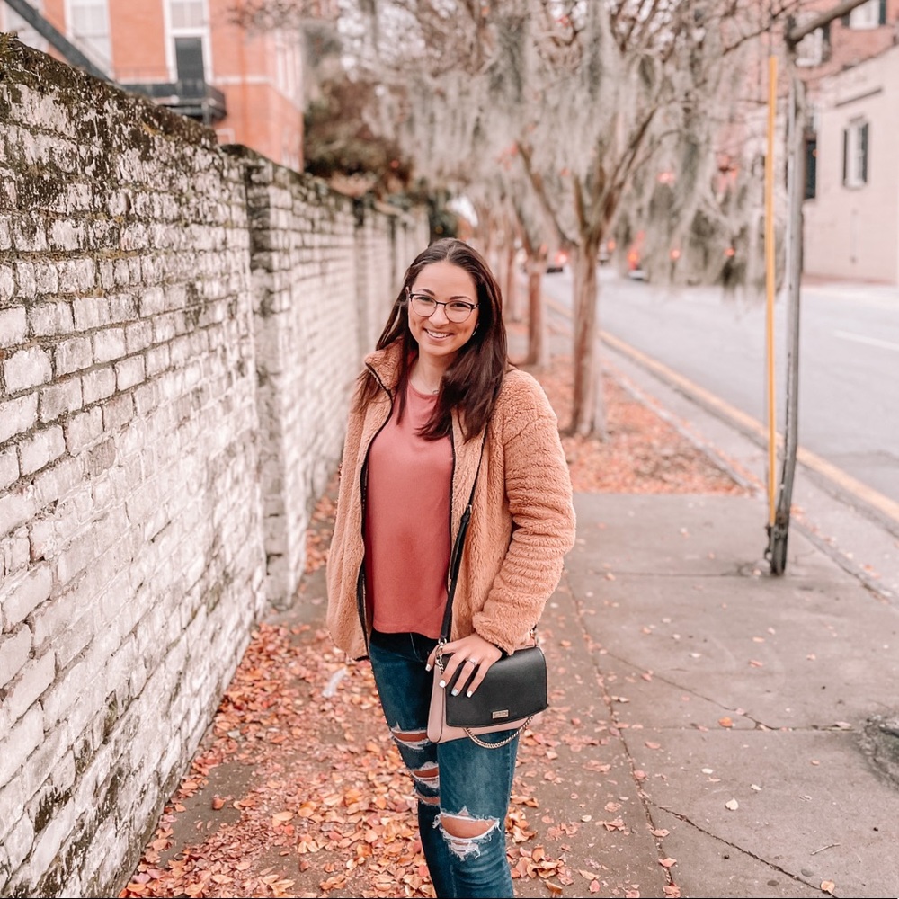 Meet your Posher, Danielle